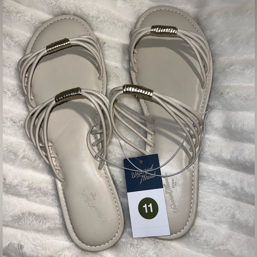 Universal Thread Women's Beige Sandals